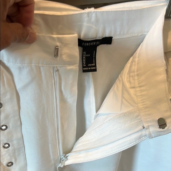 Forever 21 White High Waist belted Women's Shorts size Large - Picture 6 of 10